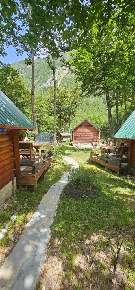Bungalows Prokletije Gusinje Exteriör bild