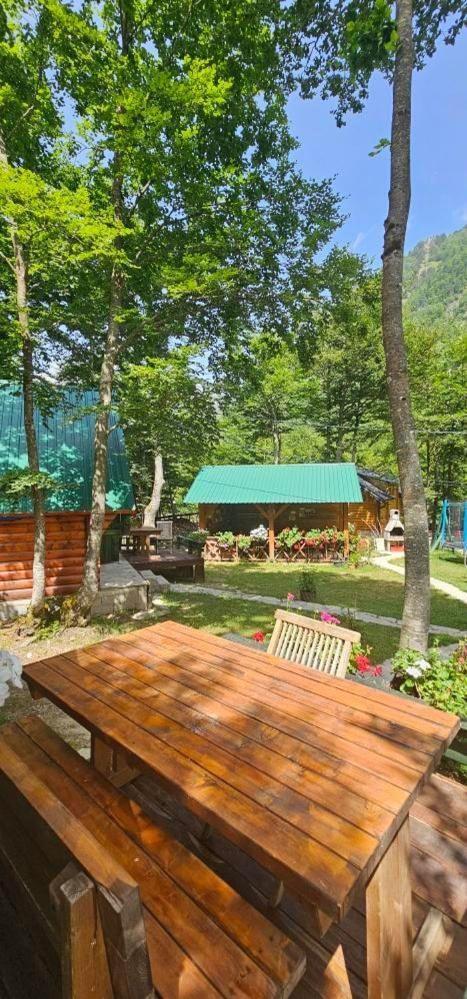 Bungalows Prokletije Gusinje Exteriör bild
