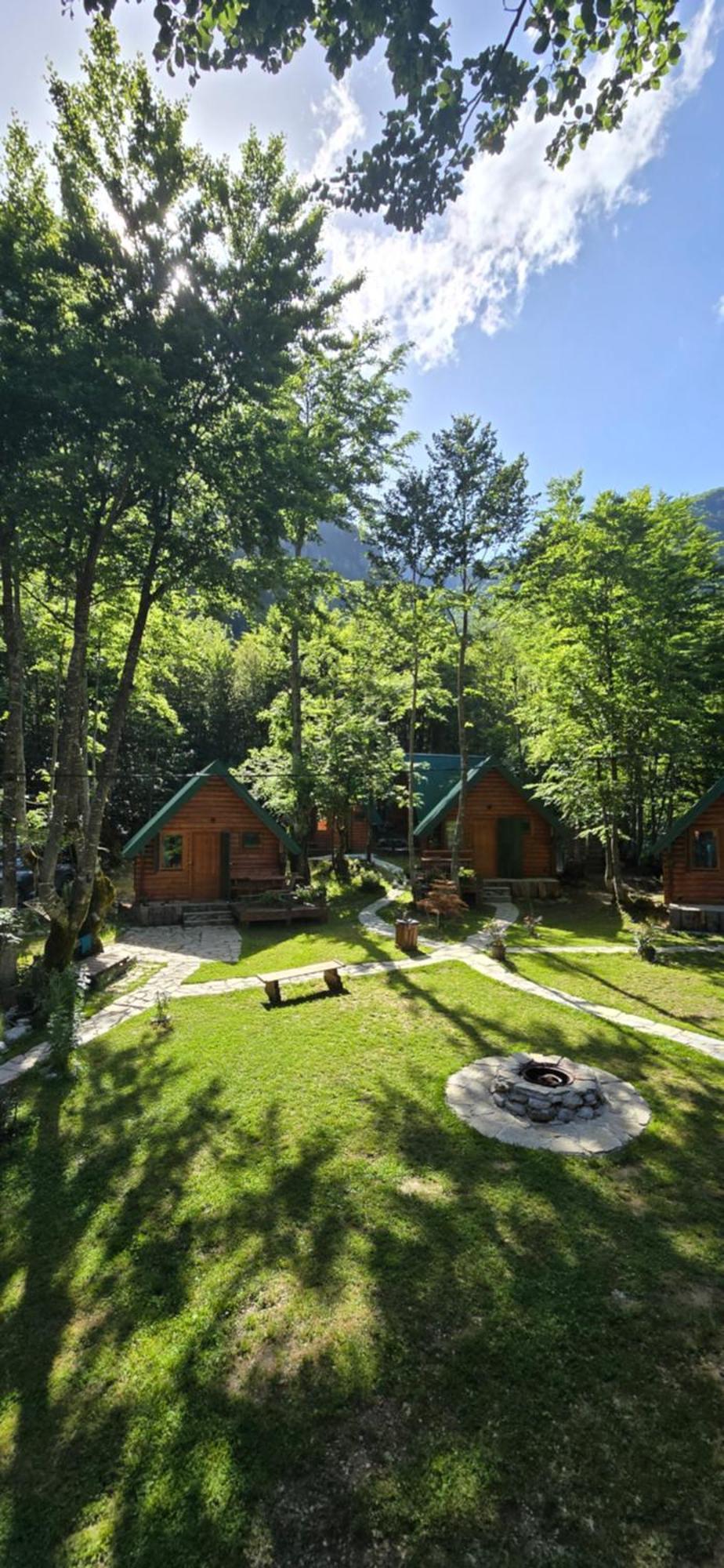 Bungalows Prokletije Gusinje Exteriör bild