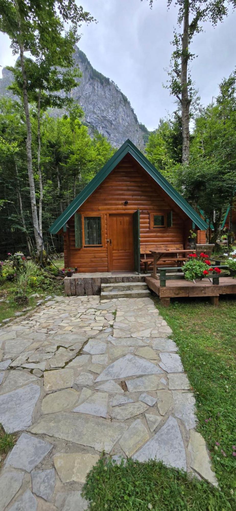 Bungalows Prokletije Gusinje Exteriör bild